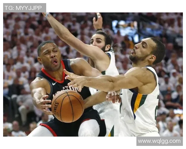 克莱13中4得10分赛后手牵手女友马冬梅离场引关注 克莱13中4得10分赛后手牵手女友马冬梅离场引关注